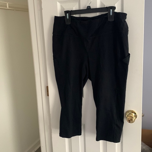 Torrid 3X Performance Core Capri Active Legging With Side Pockets Plus Size - Picture 2 of 6